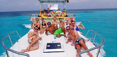 snorkel boat group people